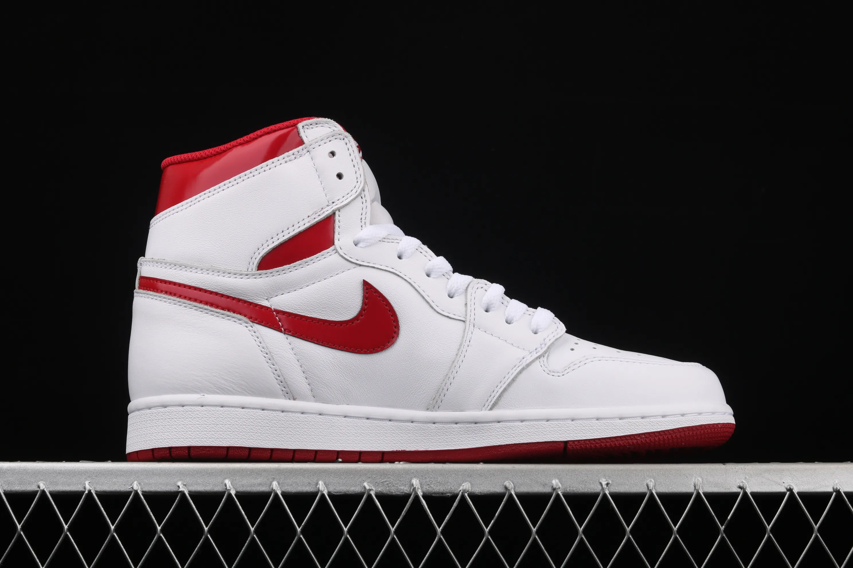All categories Air Jordan Jordan series basketball shoes Air Jordan 1 High Air Jordan 1 Retro Metallic Red AJ1 Joe 1 white red 555088-103